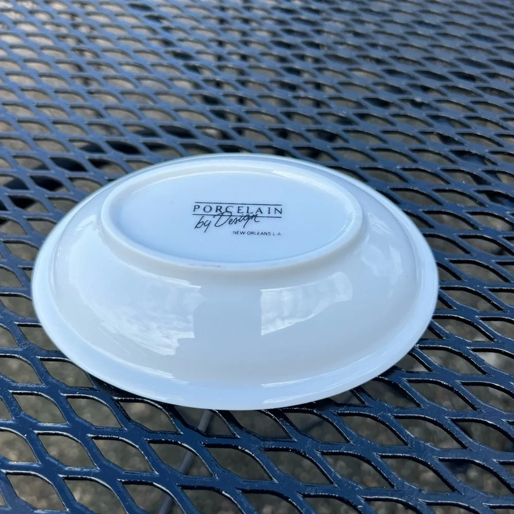 Porcelain soap dish